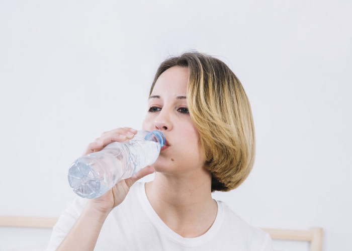 Rahasia Kulit Glowing, Benarkah Cukup dengan Minum Air Putih?