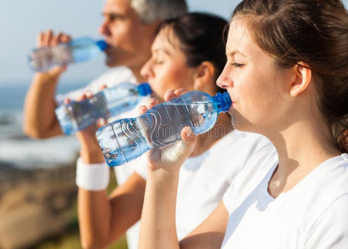 Cegah Dehidrasi dan Tingkatkan Energi: Tubuh 60-70% Air, Kekurangan Cairan Bikin Lemas, Sulit Fokus, dan Rawan