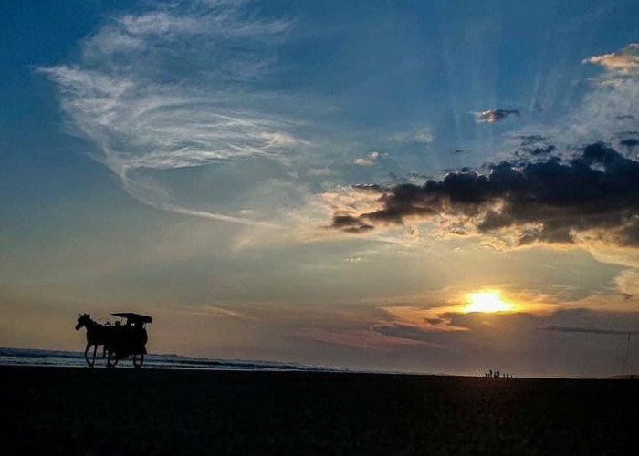 Menikmati Sunset di Pantai Parangtritis yang Hits, Romantis dan Eksotis