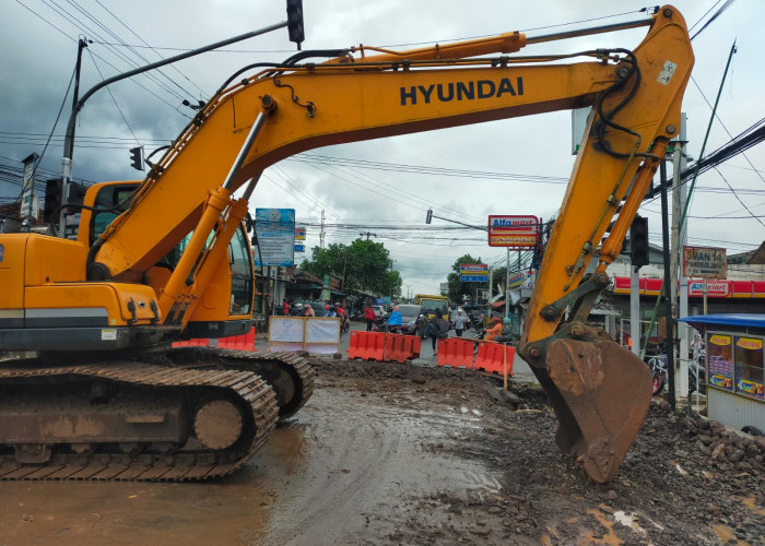 Perbaikan Gorong-gorong, Akses Jalan Pandeglang - Labuan Ditutup Enam Hari