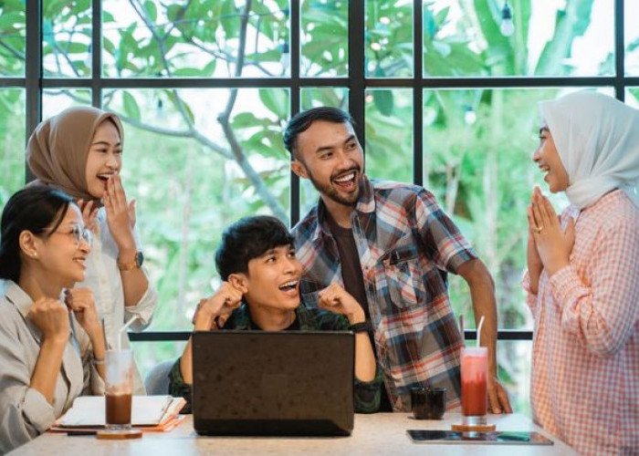 5 Tanda Kantormu Punya Budaya Kerja Green Flag, Bikin Betah Bukan Karena Gaji Saja