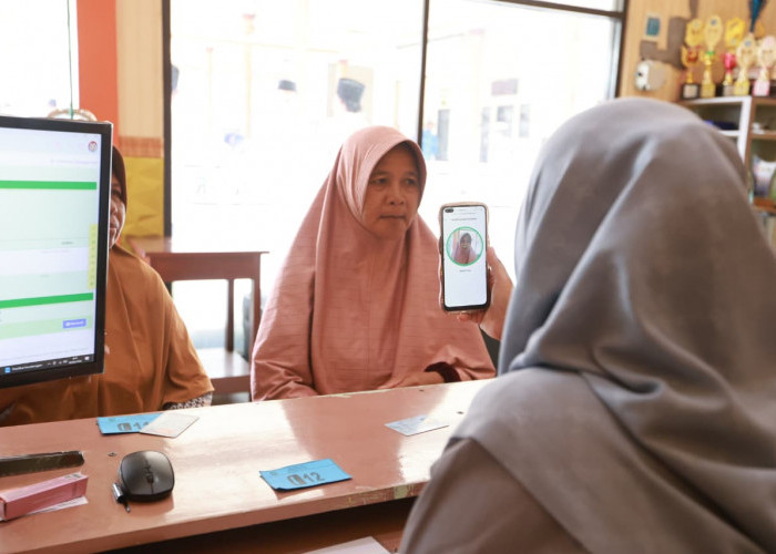 Verifikasi Bansos Kini 5 Menit, Bisakah Digitalisasi Hentikan Salah Sasaran?