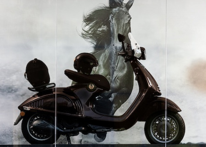 Simbol Kemewahan Baru, Vespa 946 Horse Edisi Terbatas Resmi Mengaspal di Indonesia