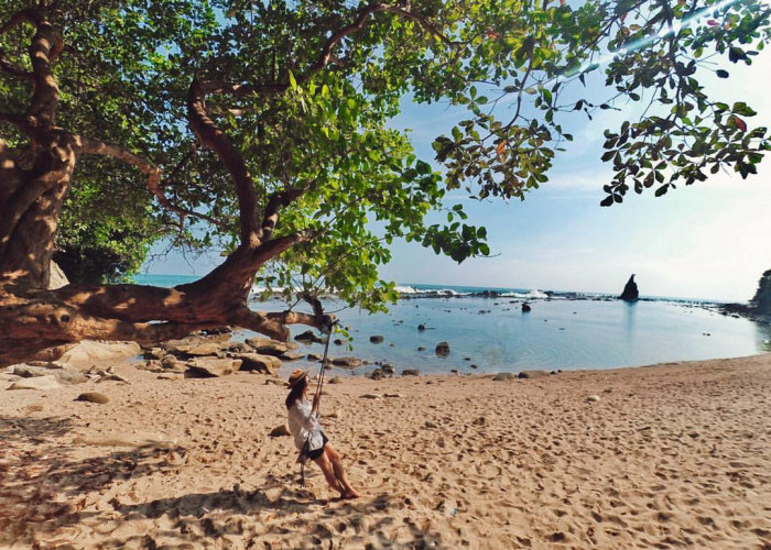 Menjelajah Pantai Sawarna: Petualangan Menuju Surga Tersembunyi di Ujung Banten