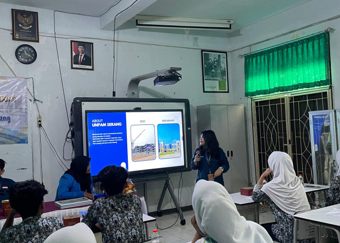 Kenalkan Dunia Data Sejak Dini, Ita Hardianti Bekali Siswa SMAN 1 Petir Pemahaman Dasar Machine Learning