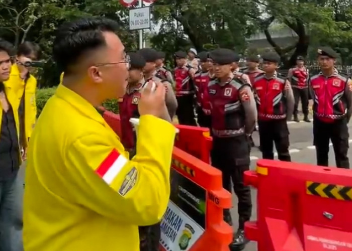 Polisi Adang Massa Mahasiswa UI di Semanggi, Minta Lokasi Unjuk Rasa Dialihkan ke Gedung DPR