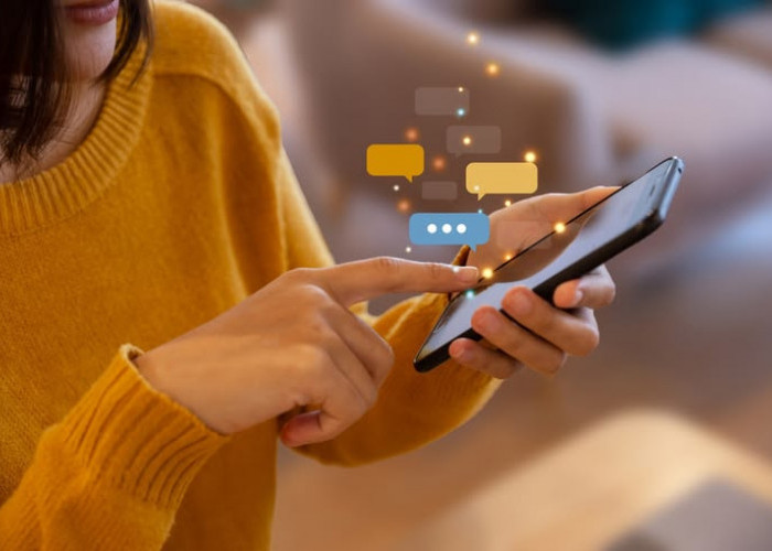 Kenapa Gen Z Sering Bilang “Chat Aja”? Ini 5 Alasan Mereka Lebih Nyaman Texting daripada Telepon
