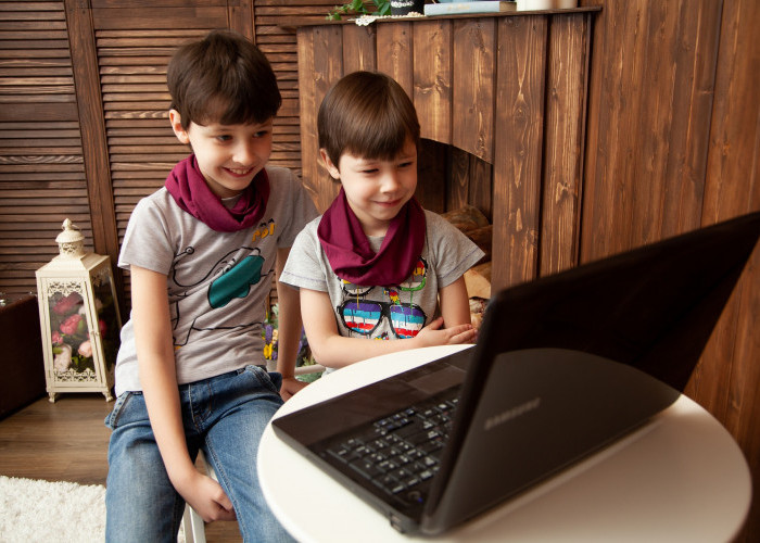 Cara Menjaga Anak Tetap Aman saat Online 