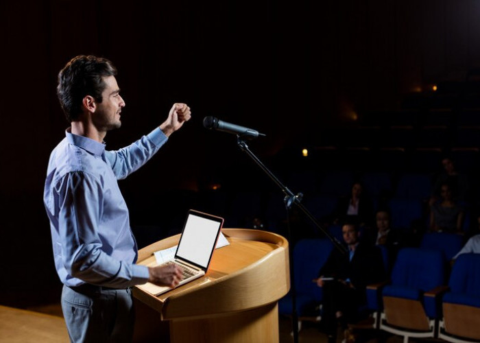 Lakukan 8 Trik Ini Agar Public Speaking Lancar dan Bisa Dilirik Oleh Banyak Orang