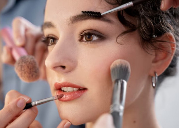 Tahan Seharian, 7 Tips Make Up Tahan Lama Agar Penampilan Sempurna Sepanjang Hari