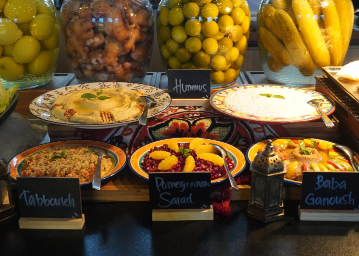 Aston Hotel Hadirkan Iftar Ramadan dengan Konsep Baru, Perpaduan Middle East dan Asian Fusion