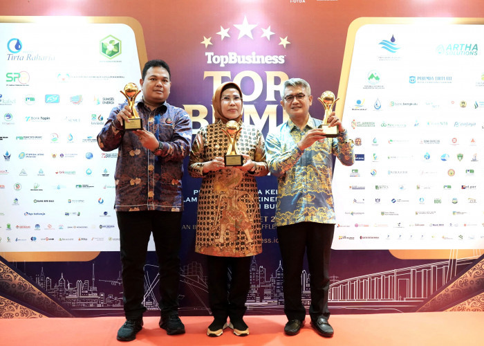 Bupati Serang, Perumda Tirta Albantani, dan BPR Serang Raih BUMD Award dari Majalah Top Business