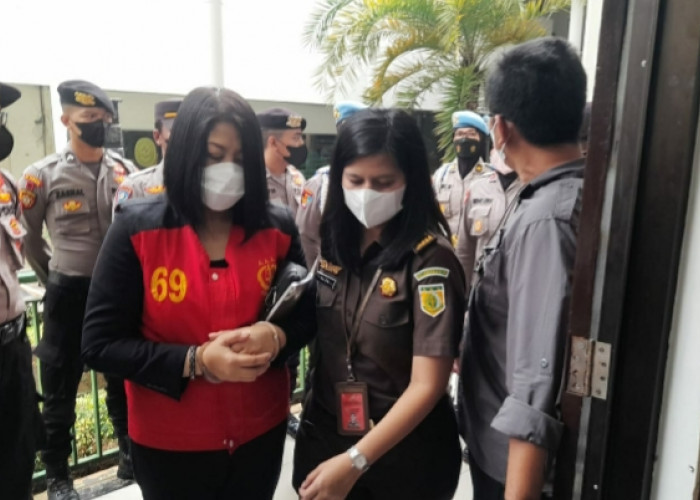 Berlaku Sopan di Persidangan, Putri Candrawathi Dituntut Penjara 8 Tahun Penjara