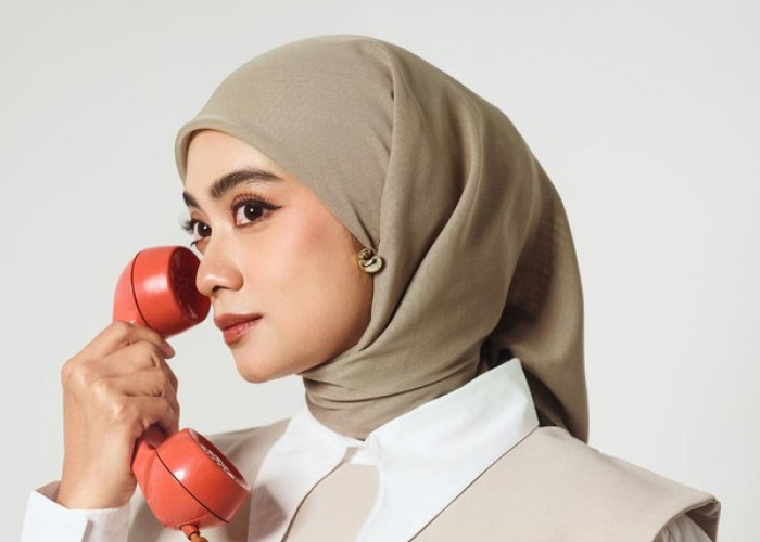 Ayudia Bing Slamet Kolaborasi dengan Brand naPocut Rilis 40 Warna Hijab