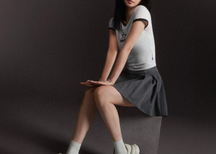 Inspirasi Tampil Stylish dengan Chunky Sneakers ala Karina Aespa