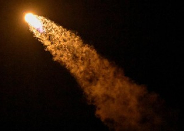 Roket SpaceX Berpotensi Hantam Bulan Besok, Picu Kawah Raksasa