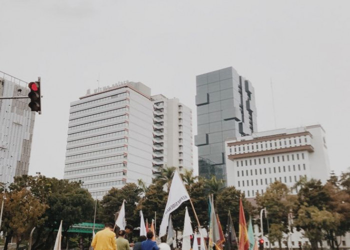 Dua Kubu Turun ke DPR, Tuntutan Berseberangan Warnai Demo 27 Agustus 2026