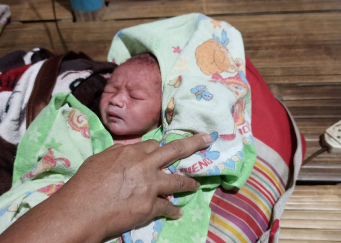 Geger! Warga Cinangka Temukan Bayi di Pinggir Jalan, Tali Pusarnya Masih Nempel di Perut