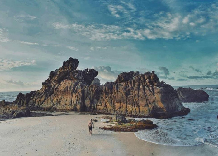 Indahnya Pantai Cibobos Lebak, Salah Satu Destinasi Wisata Geopark Bayah Dome