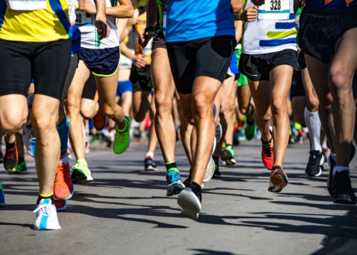 Spill 5 Sepatu Running Paling Hype: Performa Juara, Diajak Nongkrong Malah Makin Slay!
