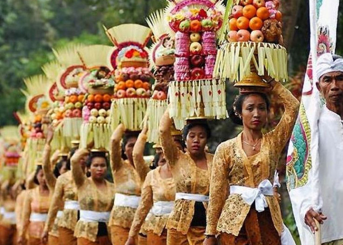 Khidmat Perayaan Hari Raya Galungan di Berbagai Daerah Indonesia