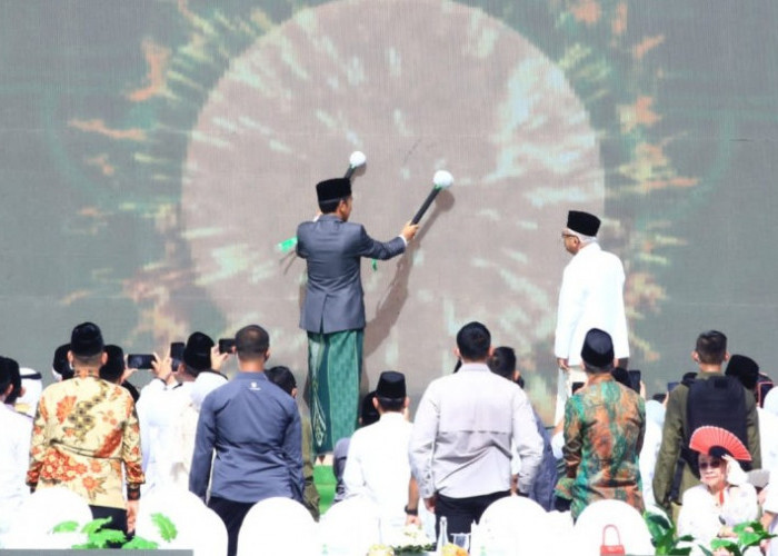 Presiden Jokowi Tabuh Bedug di Satu Abad NU, Abuya Muhtadi Tak Bisa Hadir karena Sakit