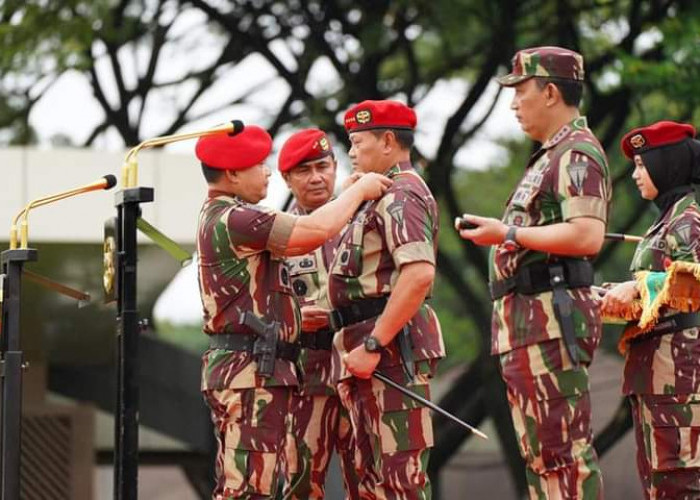 Disematkan Jenderal Dudung, Panglima TNI dan Kapolri Terima Baret Merah Kopassus