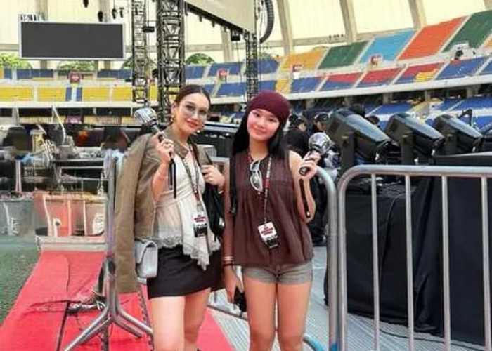 Potret Ayu Ting Ting dan Bilqis Nonton Konser BTS di Busan, Gayanya Kompak