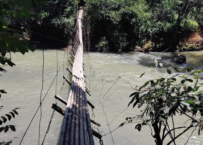 Pemerintah Kabupaten Lebak Dinilai Kurang Perhatikan Fasilitas Jembatan Putus