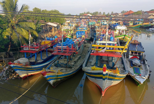 Ombak Laut Capai 4 Meter, Ratusan Nelayan Panimbang Tak Bisa Cari Ikan