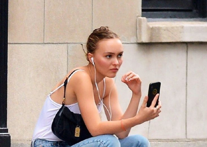 Earphone Kabel Kembali Naik Daun di Kalangan Gen Z, Bukan Sekadar Alat Musik tapi Jadi Fashion Statement