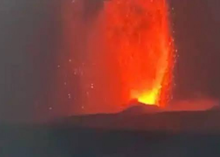 Erupsi Gunung Anak Krakatau Diduga Pemicu Dentuman di Tiga Provinsi