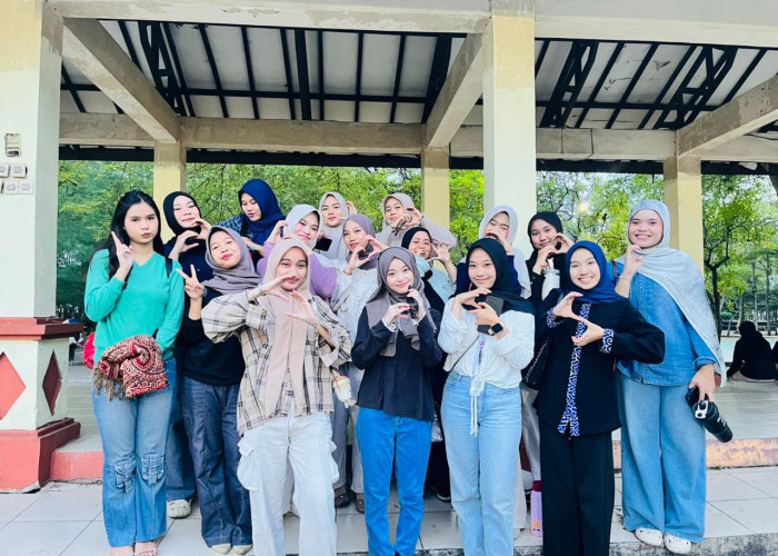Asah Insting Jurnalistik di Alun-alun Kota Serang, Gen RB Batch 3 Terjun Langsung Praktik Liputan
