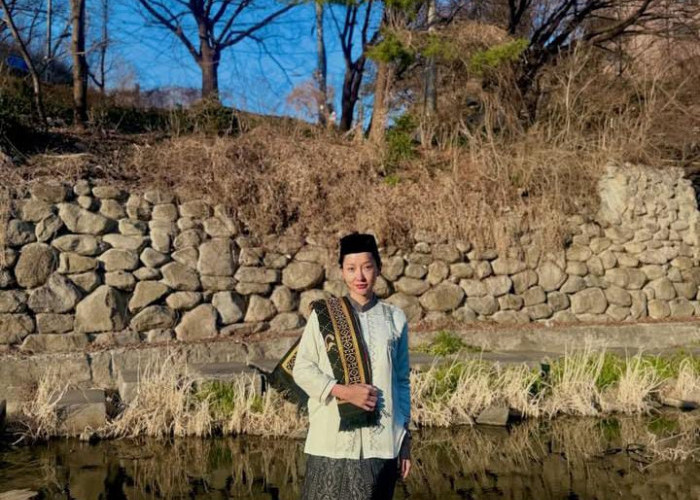 Salat Ied di Korea Selatan, Lucinta Luna Tampil dengan Peci dan Sarung di Masjid Raya Seoul