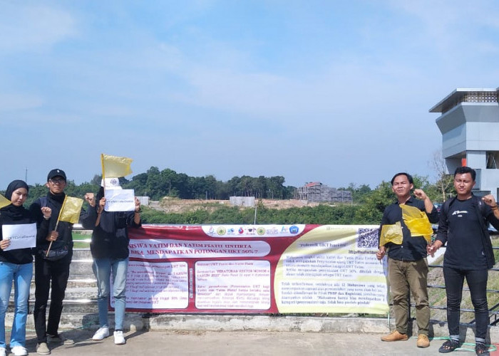 Banding UKT Ditolak, BEM KBM Untirta Gelar Aksi Simbolis Pasang Bendera Kuning di Kampus 
