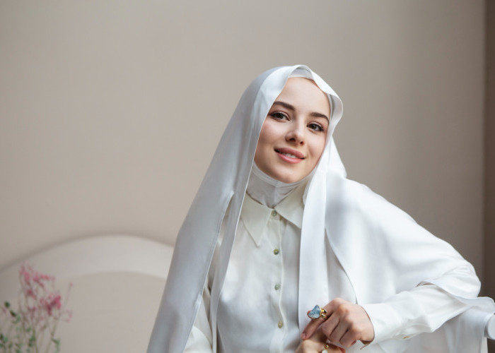 Tips Agar Lebih Percaya Diri Ketika Memakai Hijab Berwarna Putih 