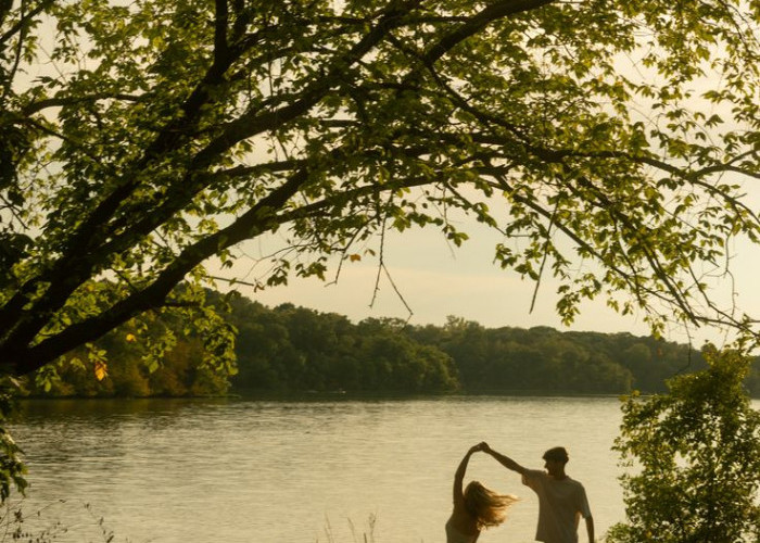 Berhenti Berusaha Melupakan Mantan: Mengapa Menerima Luka Adalah Kunci Pemulihan