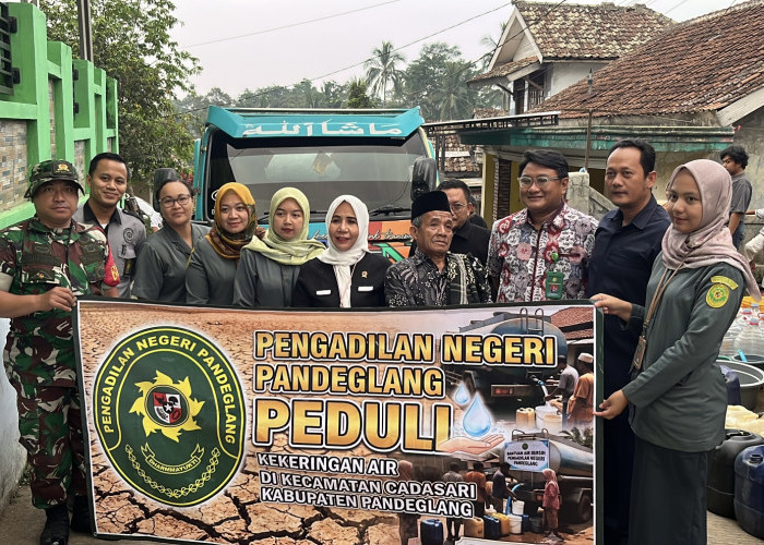 Gandeng PN Pandeglang, Kelompok 35 Kukerta UIN Banten Salurkan 14 Tangki Air Bersih ke Desa Koranji