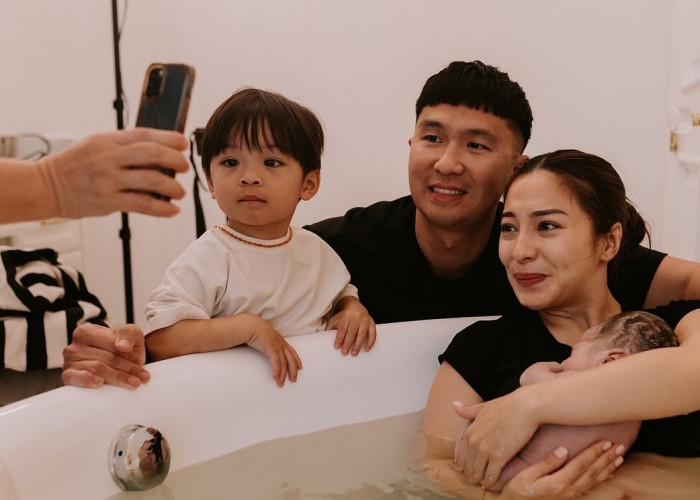 Alasan Nikita Willy Melahirkan Anak Kedua Metode Water Birth, Apa Itu Water Birth ?