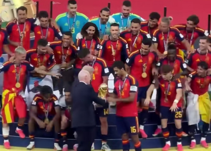 Trump Dicemooh Penonton saat Serahkan Trofi Piala Dunia