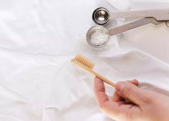 Ini Dia Beberapa Tips Membersihkan Noda Kuning Akibat Produk Ber-SPF di Baju Putih  