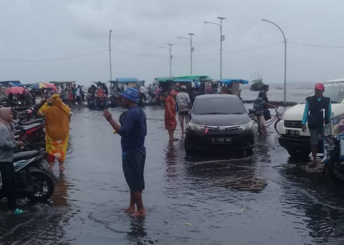 Viral, TPI Cituis-Tangerang Terendam Rob Setinggi 1 Meter 