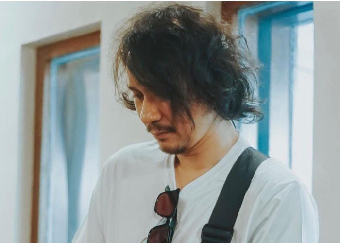 Saat Netizen Menyamakan Artis Indonesia dengan Karakter Shanks di One Piece Live Action. Siapakah Dia?