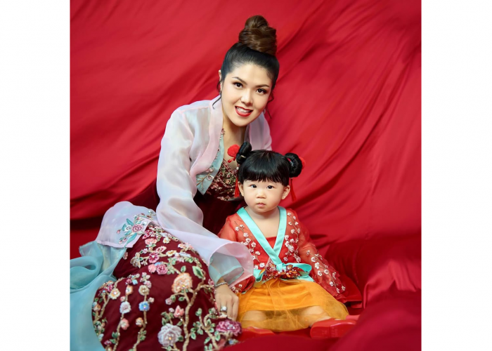 Kejutan Manis di Hari Imlek: Tina Toon Akhirnya Miliki Buah Hati