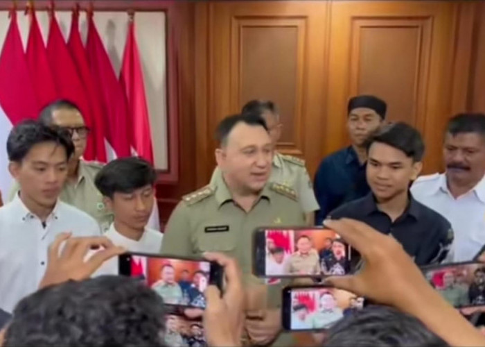 ‎Viral! Aksi RT Gen Z Perbaiki Jalan Rusak, Kini Kunjungi Kantor Wali Kota Jakarta Utara