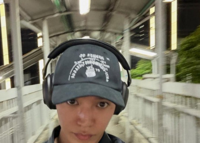 Bukan Blok M atau PIK, Taeyong NCT Keliling Jakarta dan Temukan Warung Kerek