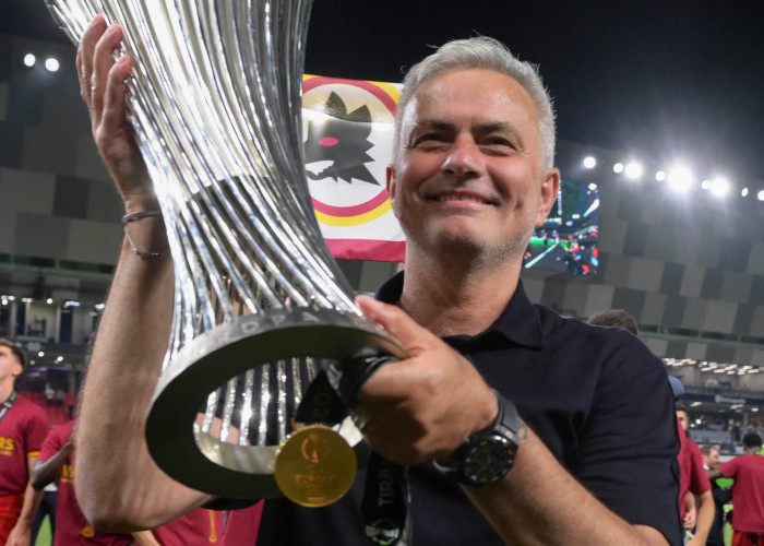 Resmi, Mourinho Dipecat AS Roma Diganti Akamsi