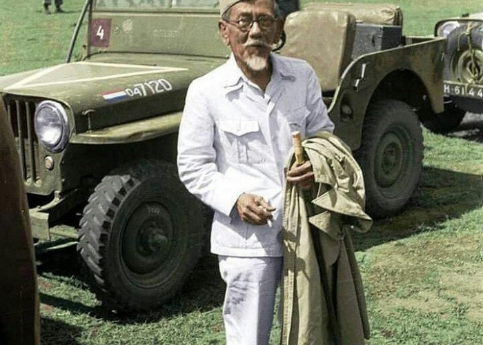 Diplomat Kelas Dunia yang Menolak Kaya: Jejak Haji Agus Salim dan Tamparannya bagi Pejabat Zaman Kini