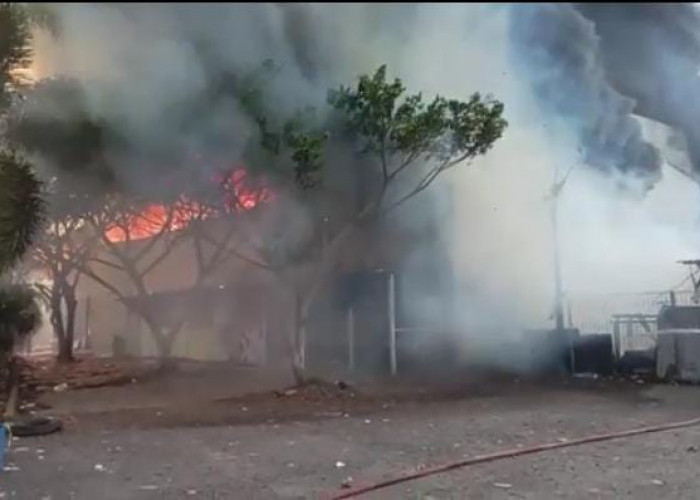 Gudang Kopi Kemasan di Cikupa Terbakar