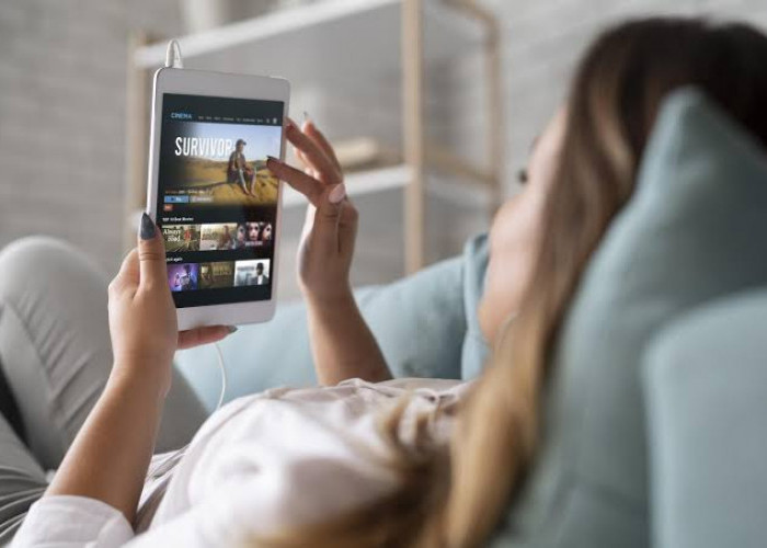 Terjebak Alur Scrolling Tanpa Batas: Ketika Screen Time Tinggi Dianggap 'Normal' oleh Gen Z